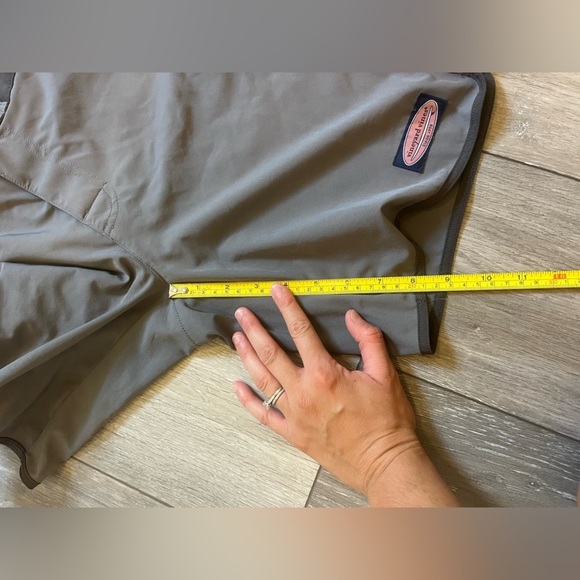 Men’s Vineyard Vines Performance Swim Trunks Size 32 with zip up pockets - Picture 6 of 8